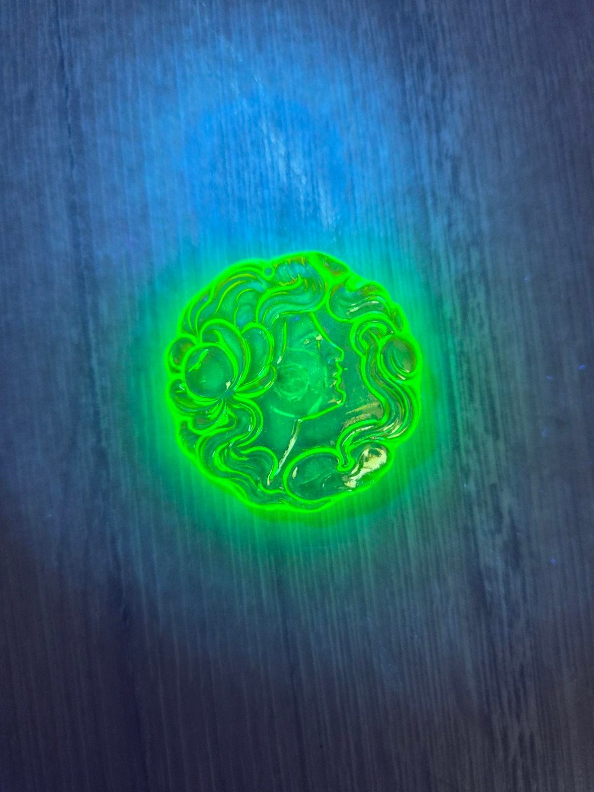Grote vrouwen knoop uranium (chipped), Ophalen of Verzenden