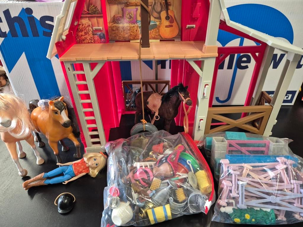 Spirit Speelset Stal met Paarden en Accessoires, Gebruikt, Meisje, Ophalen of Verzenden, DreamWorks Animation