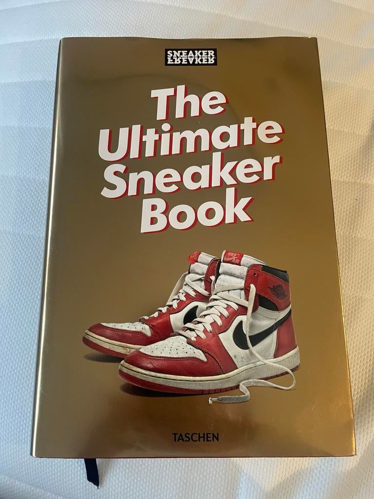 The Ultimate Sneaker Book, Ophalen of Verzenden, Zo goed als nieuw