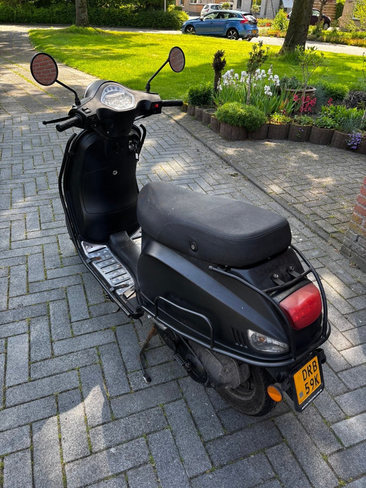 Foto 2 van Nette Riya 4takt brom scooter 2018