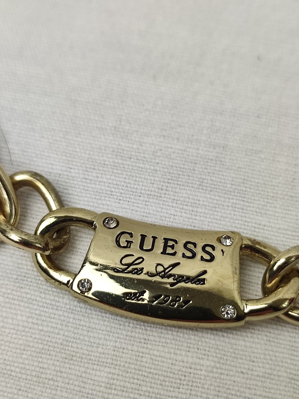Guess goud kleurige schakel ketting strass tag logo chain, Overige materialen, Gebruikt, Ophalen of Verzenden, Goud