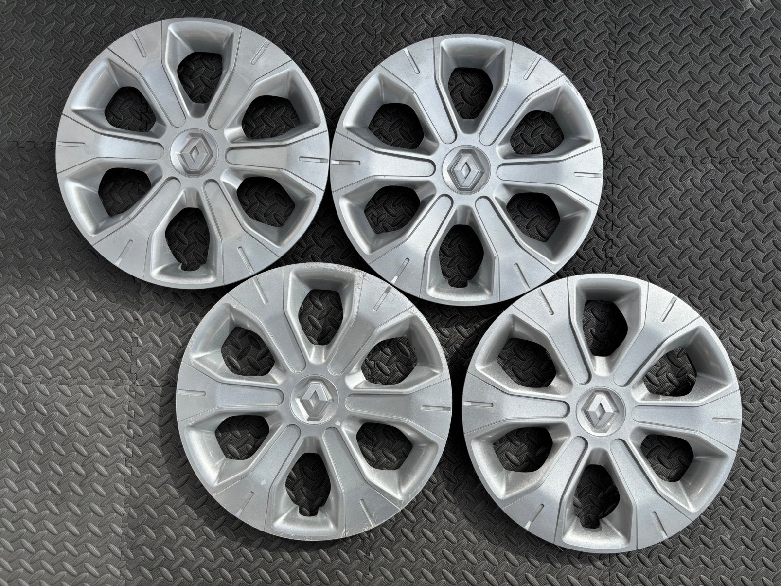 Set orig Renault Megane, Kangoo en Clio wieldoppen 15 inch, Ophalen of Verzenden, Gebruikt