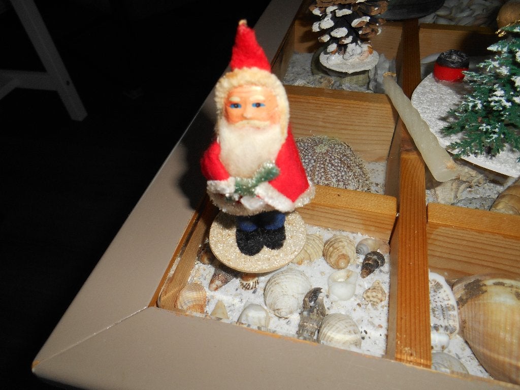 schattig antiek kerstmannetje 9 cm, Diversen, Kerst, Ophalen of Verzenden