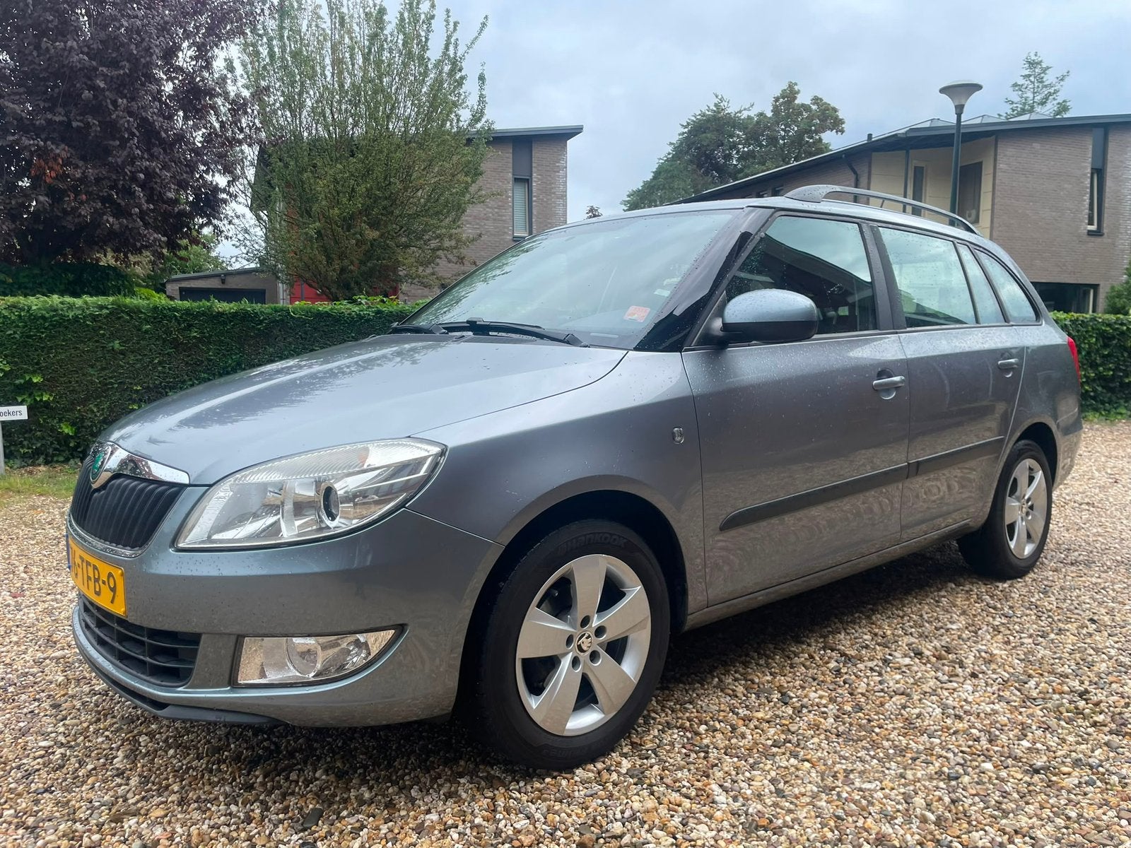 Skoda Fabia 1.2 TSI 63KW Combi 2012 | TREKHAAK | NIEUWE APK, Voorwielaandrijving, 450 kg, 40 €/maand, Zwart