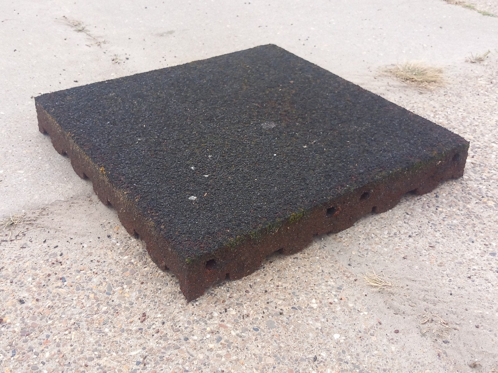 AANBIEDING: 362 Rubber tegels 50x50x7 Van €4,70 NU €4,50