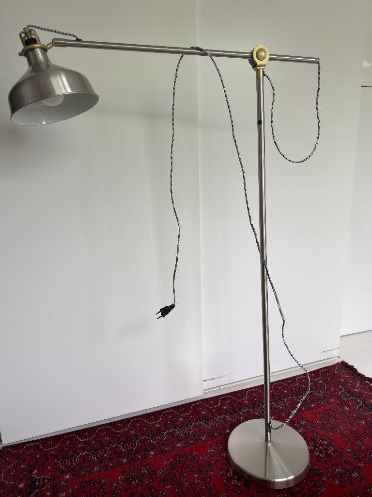 Ikea Ranarp vloerlamp, Ophalen, E27 (groot), Zo goed als nieuw, Grijs/goud