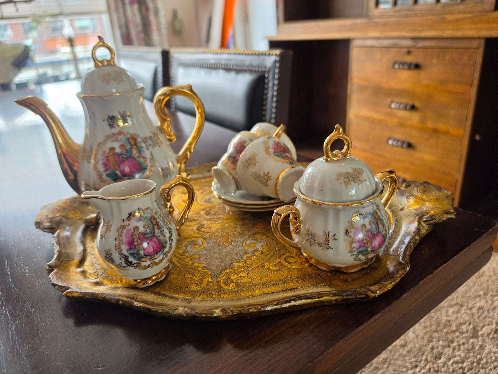 Vintage porseleinen theeservies met gouden details, Antiek en Kunst, Ophalen
