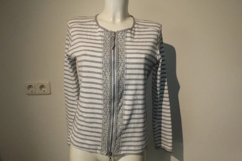 Marccain vest grijs wit gestreept sier werk bij de rits N4