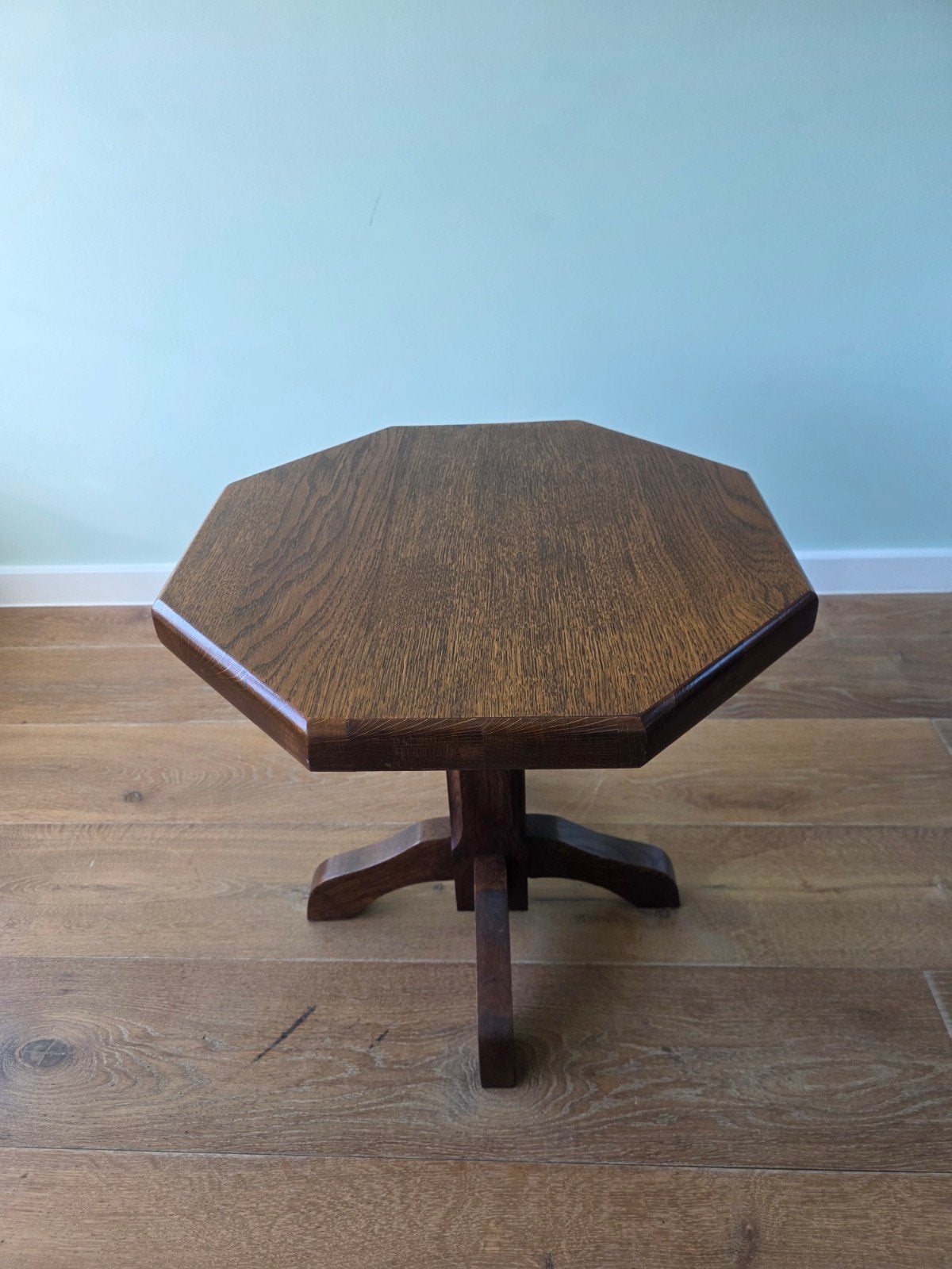 Massief eiken vintage bijzettafel – achthoekig, 45 tot 60 cm, Minder dan 55 cm, Vintage / Landelijk / Rustiek, Ophalen of Verzenden