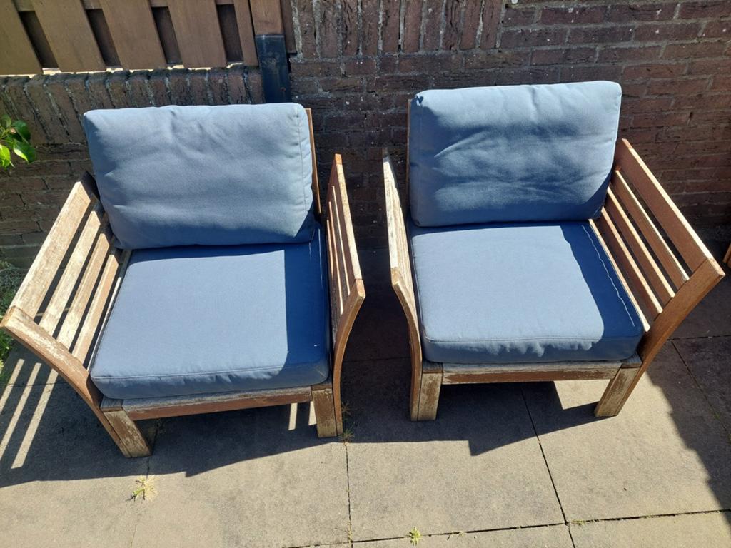 Twee houten tuinstoelen met kussens, Ophalen, Gebruikt, Hout