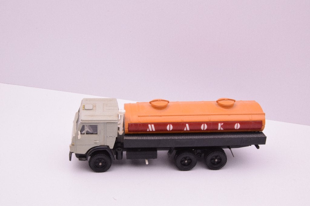 Kamaz tankwagen  '' USSR models '', Ophalen of Verzenden, Zo goed als nieuw, Auto, Overige merken