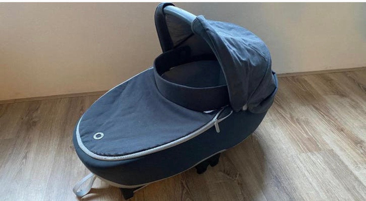 Te huur: Maxi-Cosi Jade (reiswieg) incl. base en onderstel, Kinderen en Baby's, Ophalen, Zo goed als nieuw, Isofix, 0 t/m 13 kg