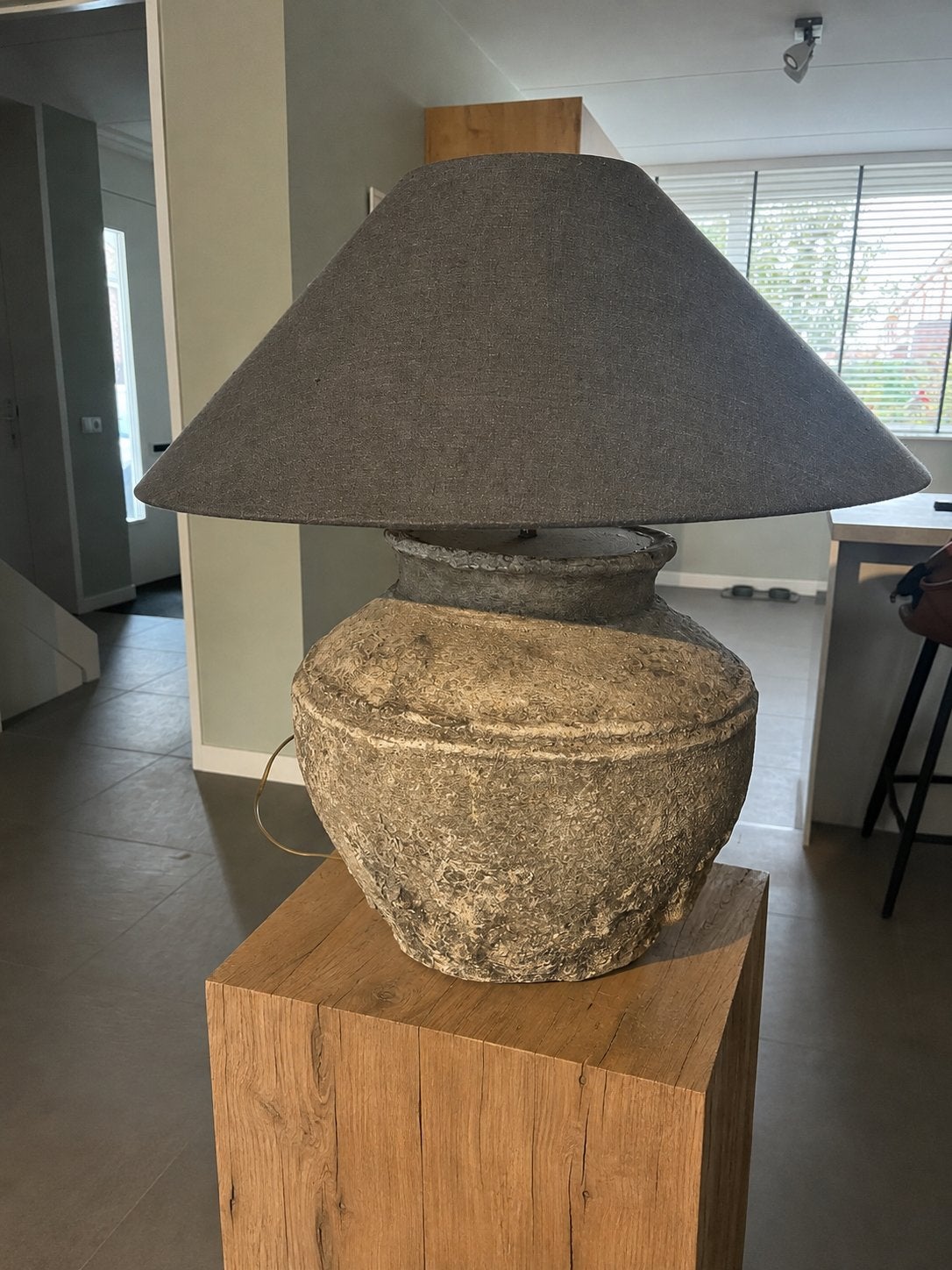 Unieke Kruik Lamp met Grijze Kap - Landelijke Stijl, Huis en Inrichting, Ophalen, Gebruikt, Steen/keramiek, Grijs