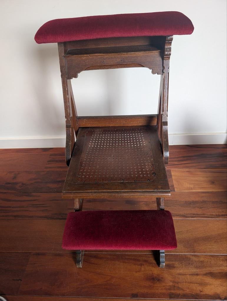 Vintage katholieke kerk bidstoel met rood fluweel, Antiek en Kunst, Ophalen