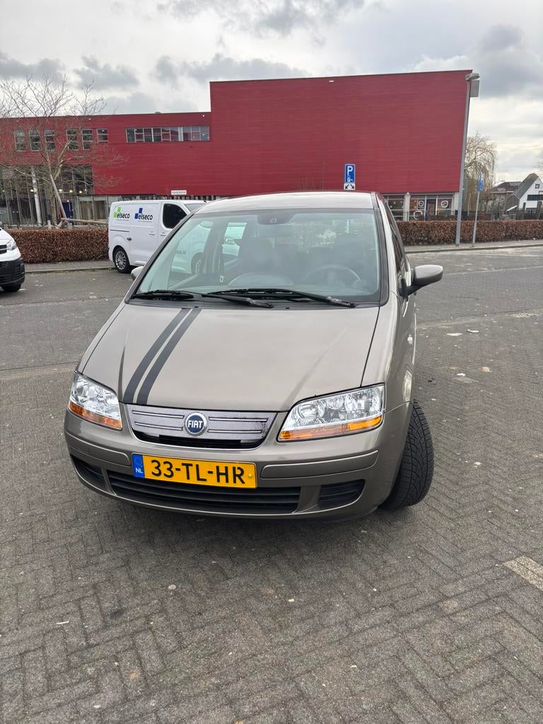 Fiat Idea 1.4 16V 2006 Grijs, Auto's, Voorwielaandrijving, Idea, 49 €/maand, Handgeschakeld