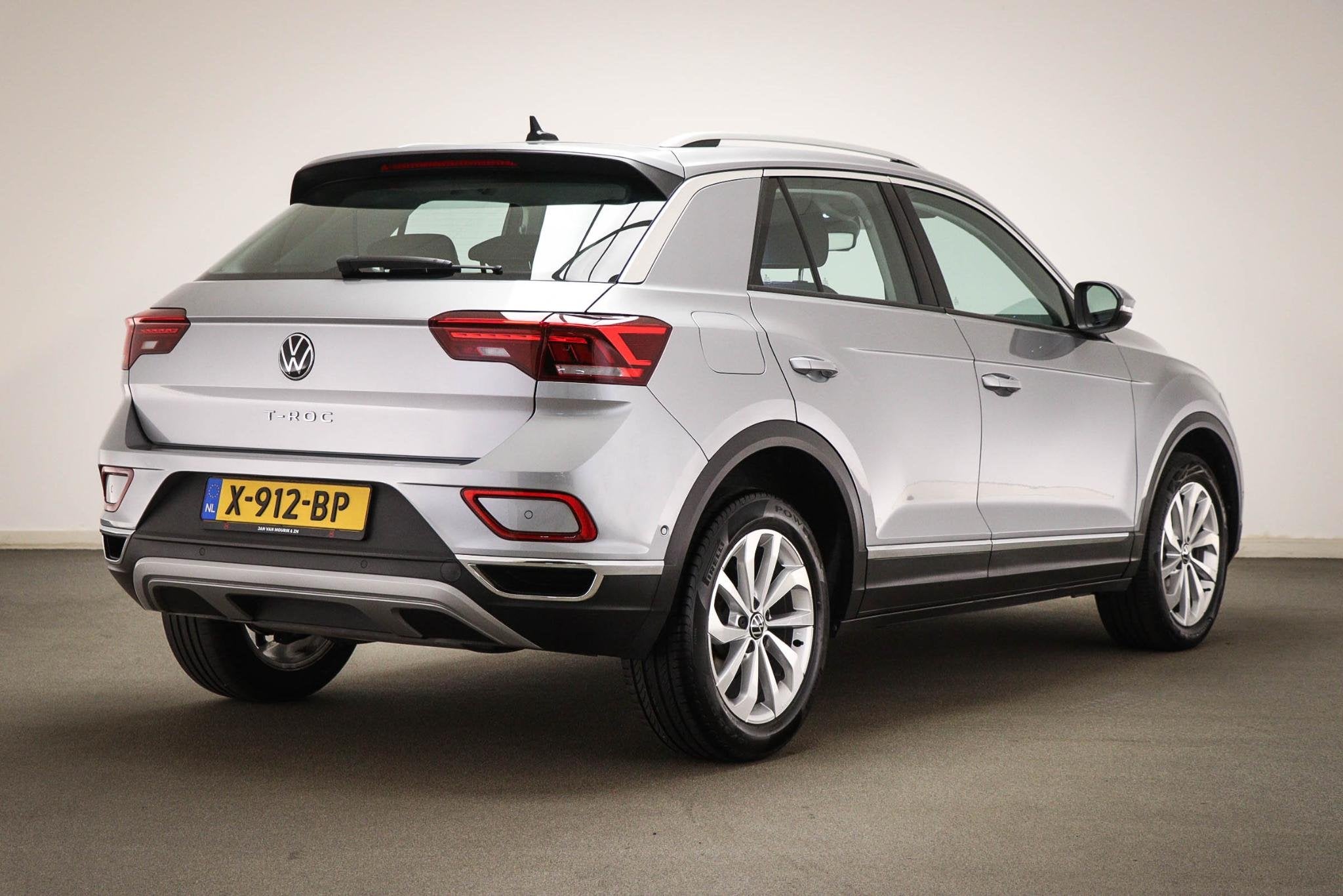 Volkswagen T-Roc 1.5 TSI Style | IQ LIGHT | STOELVERWARMING, Auto's, Volkswagen, 1258 kg, 4 cilinders, Bedrijf, SUV of Terreinwagen