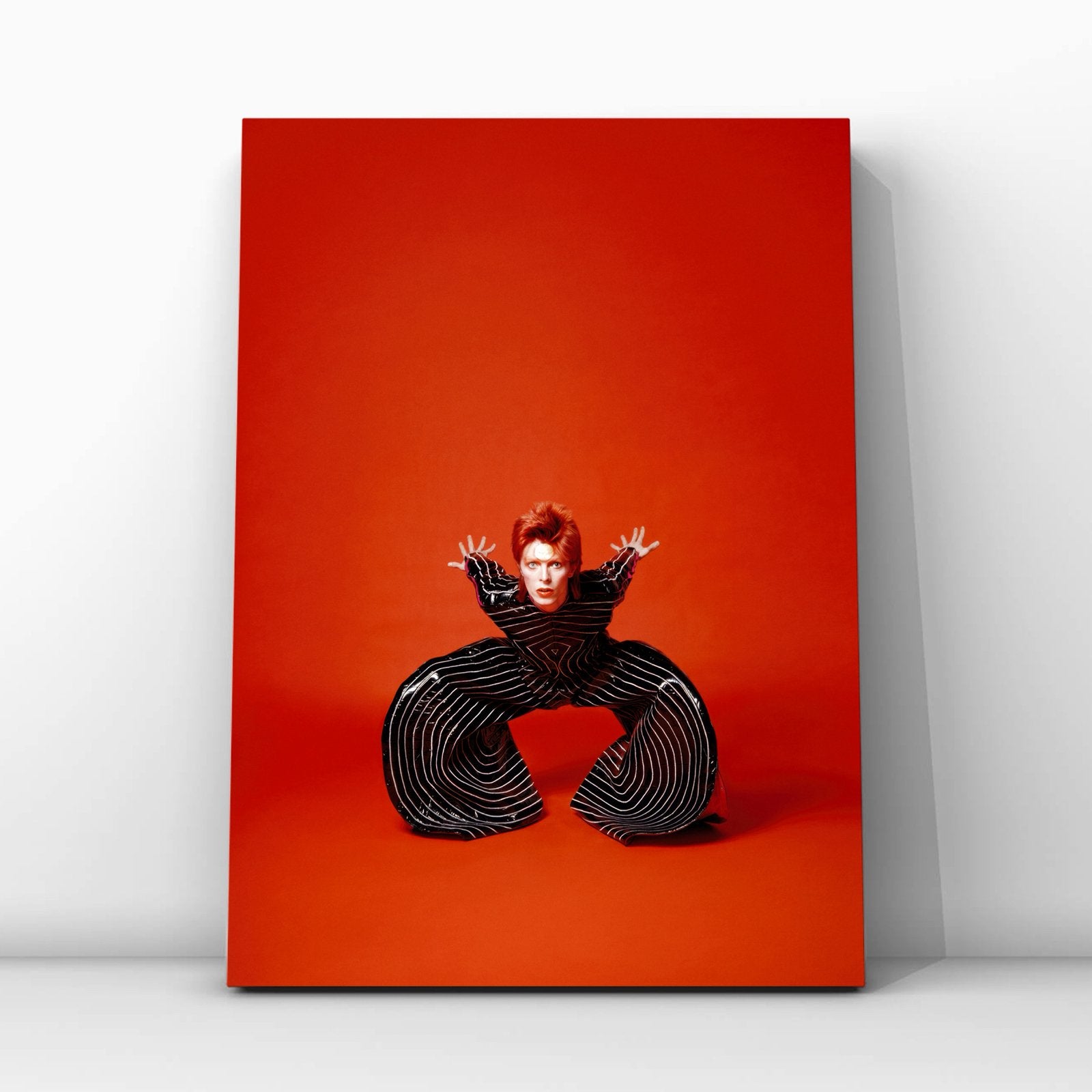 David Bowie by Masayoshi Sukita – Tokyo, 1973 rood zwart, Verzamelen, Ophalen of Verzenden, Zo goed als nieuw, Foto of Kaart