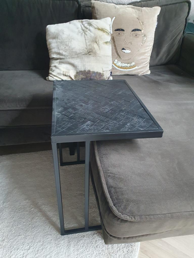 Zwarte bijzettafel., Huis en Inrichting, Minder dan 55 cm, Ophalen of Verzenden, Zo goed als nieuw, 60 cm of meer