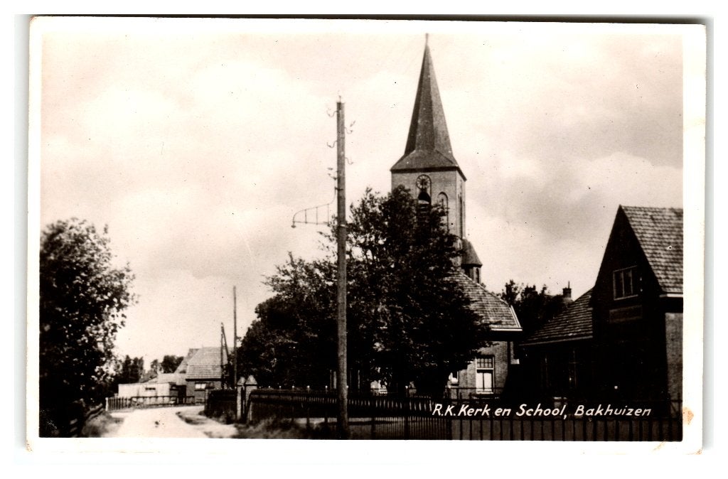 Bakhuizen, R.K. Kerk en School, Verzenden, 1940 tot 1960, Gelopen, Friesland