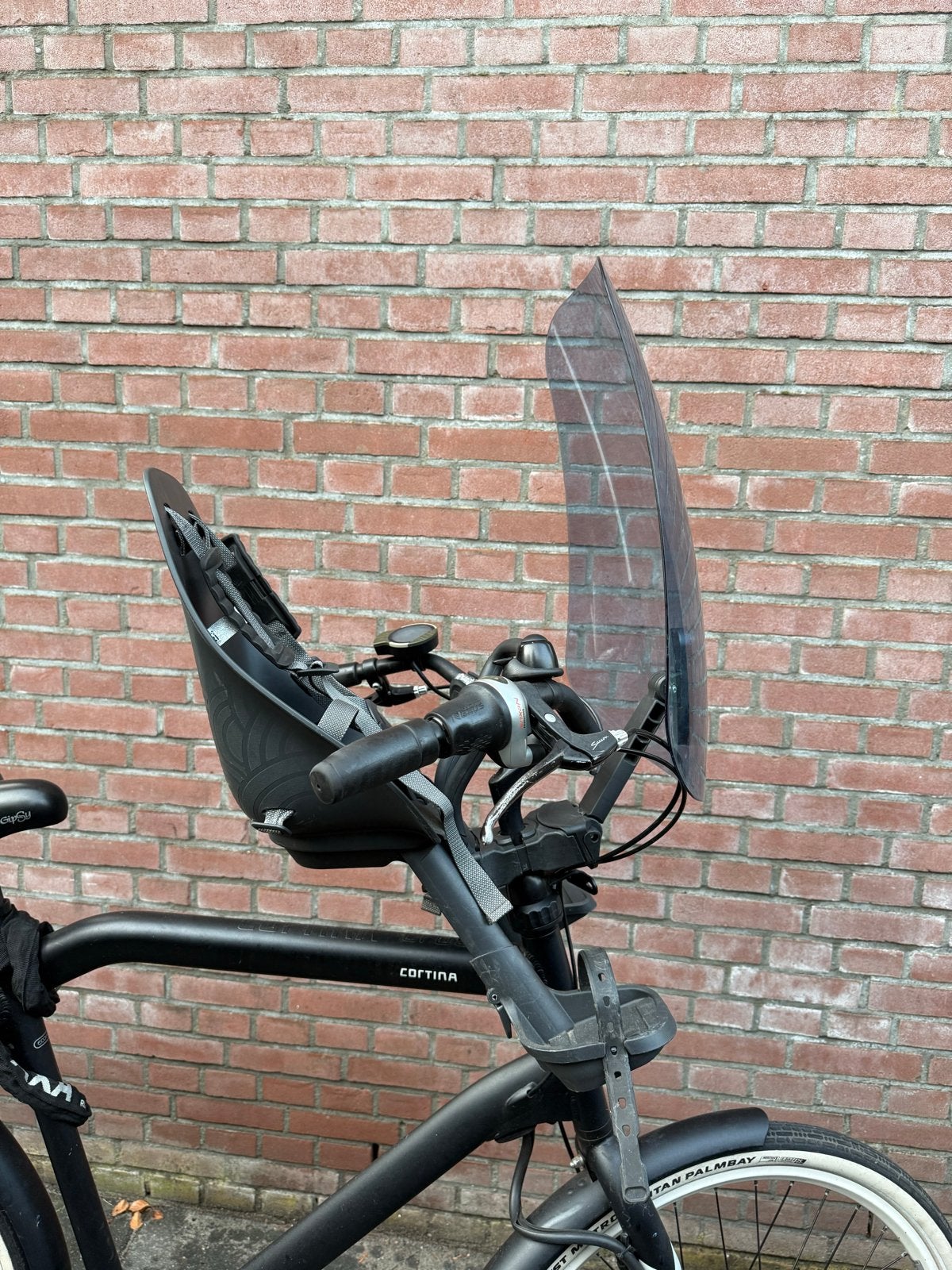 Iki Urban kinderzitje Zwart met windscherm en 2 adapters, Ophalen, Gebruikt, Voorzitje, Voetsteuntjes