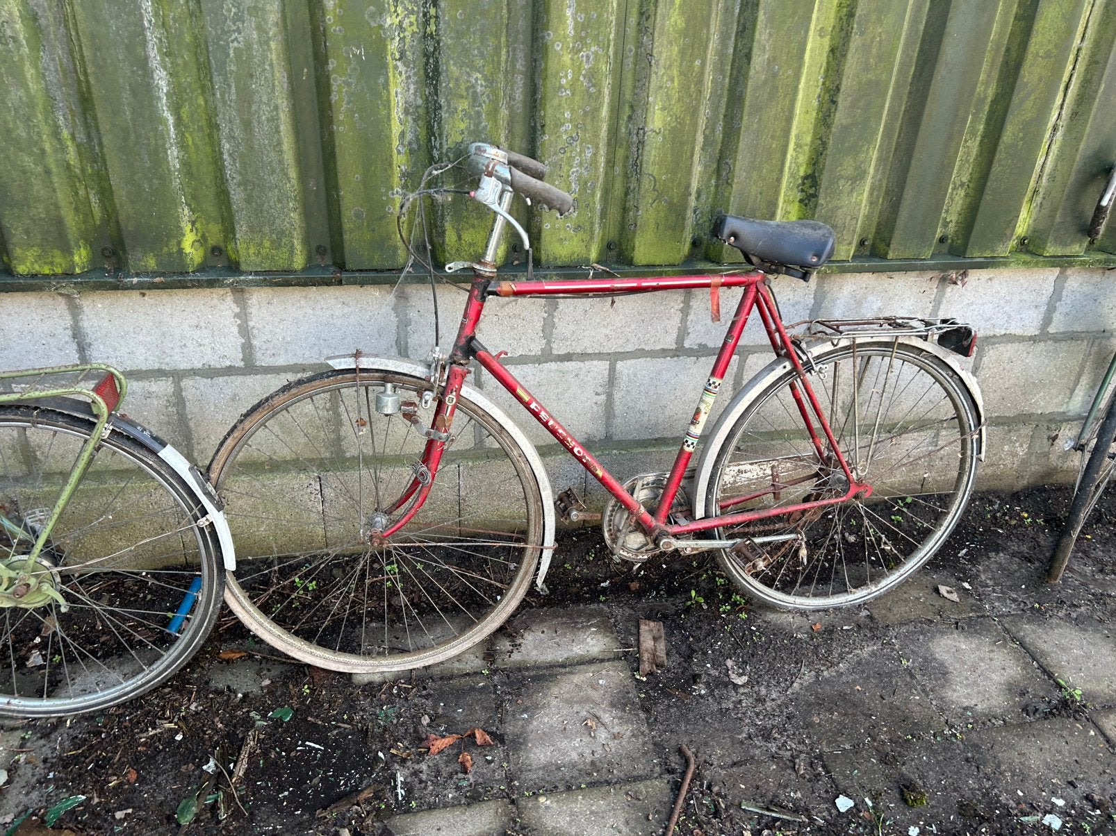 Partij oude fietsen o.a. Batavus en Peugeot, Fietsen en Brommers, Ophalen