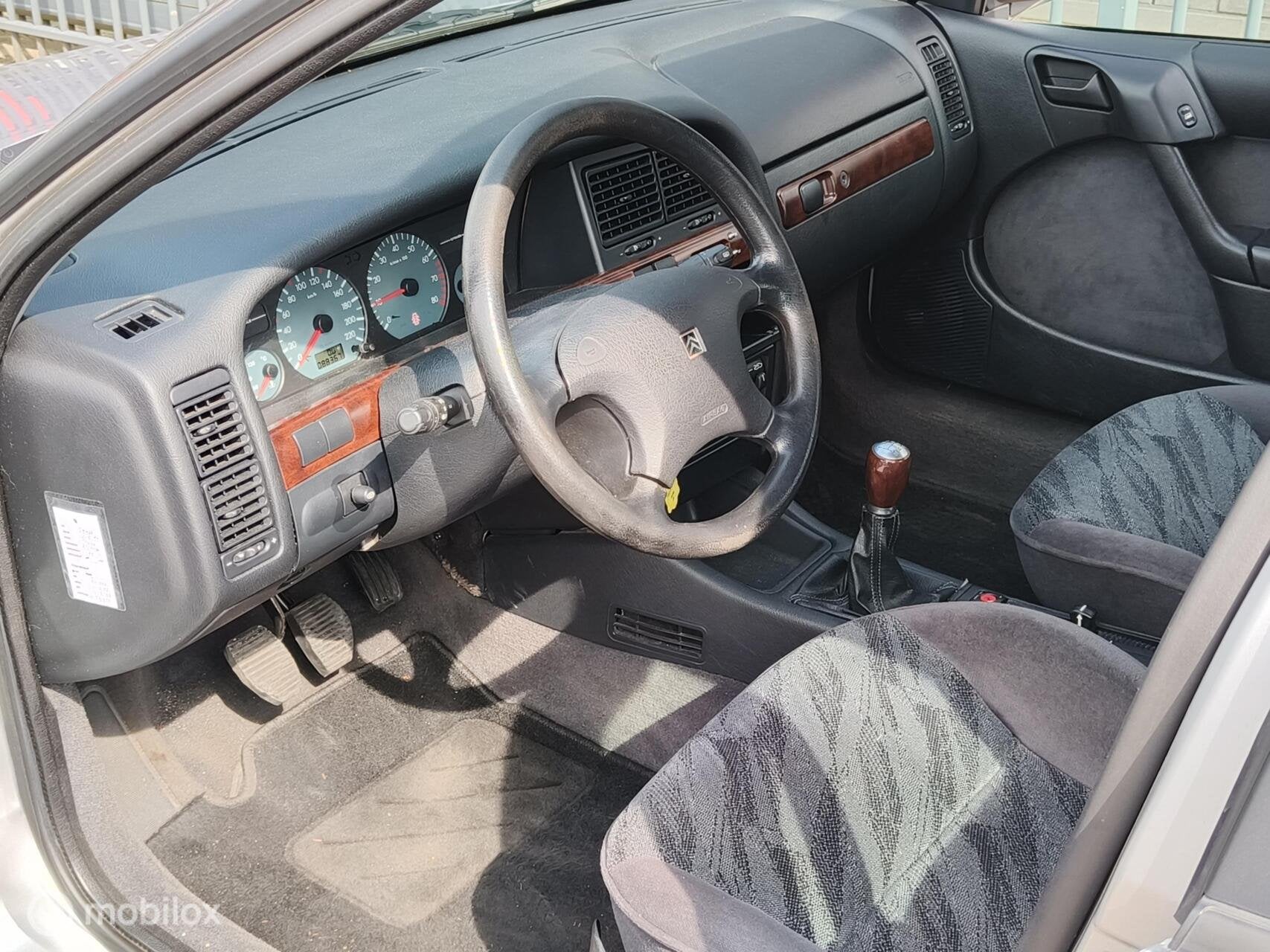 Foto 3 van Citroen Xantia 1.8i | airco | 88dkm | trekhaak | izgs