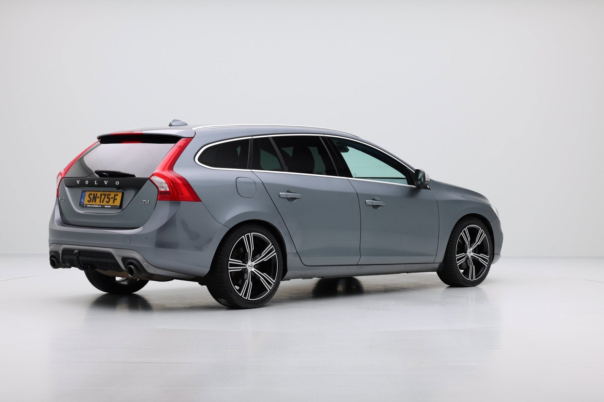 Volvo V60 2.0 T4 190pk Business Sport Aut. Pano|Leder|Sports, Auto's, Dealer onderhouden, Gebruikt, Euro 6, 1969 cc