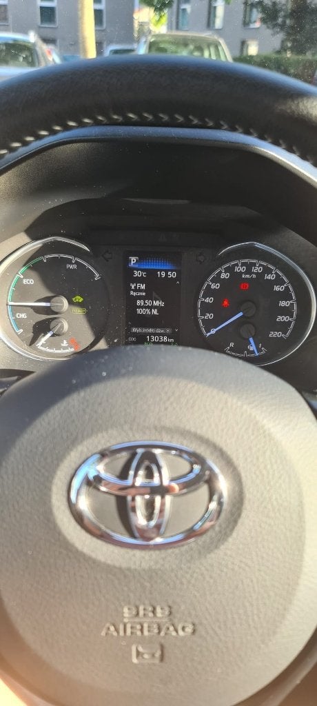 Toyota Yaris 1.5 Hybrid 100pk 5D CVT 2019 Rood, Auto's, Toyota, 1497 cc, 40 €/maand, Bedrijf, Hybride Elektrisch/Benzine