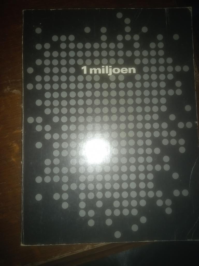 1 Miljoen: Boek met 1.000.000 stippen en feiten, Ophalen of Verzenden, Gelezen, Hendrick hertzberg