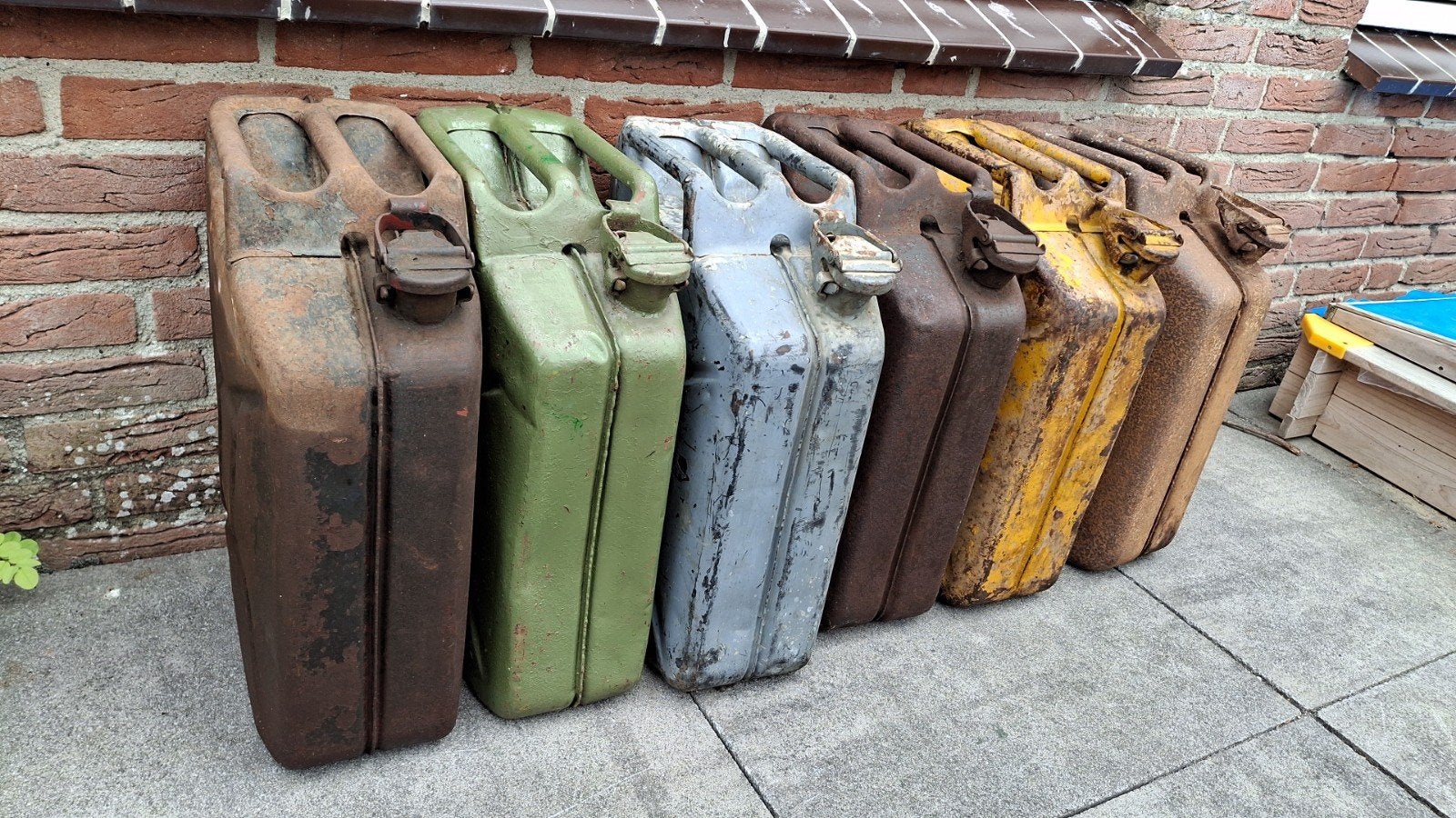 Set van 6 originele Tweede Wereldoorlog jerrycans, Ophalen, Landmacht, Duitsland, Overige typen