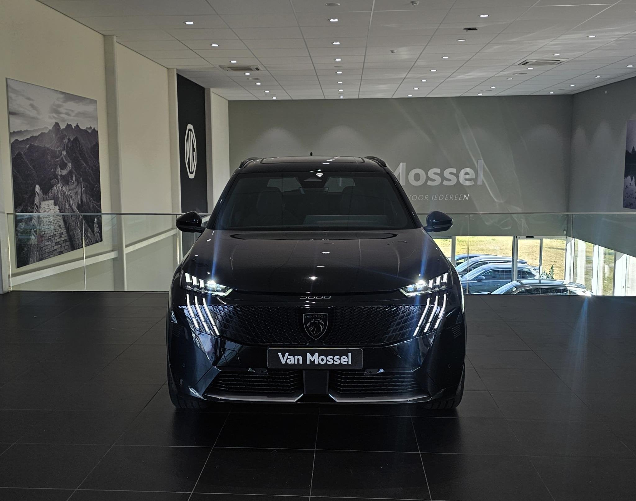 Peugeot e-5008 GT Avantage 73 kWh 7p | Panaromadak | Elektri, 12 maanden, 213 pk, 7 stoelen, Zwart