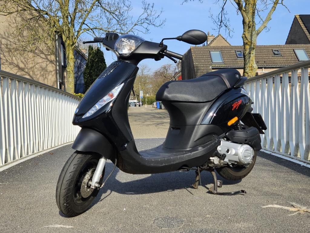 Piaggio zip 2022 snor 1821km € 1700 vaste prijs, Ophalen, Zo goed als nieuw, Benzine, Zip