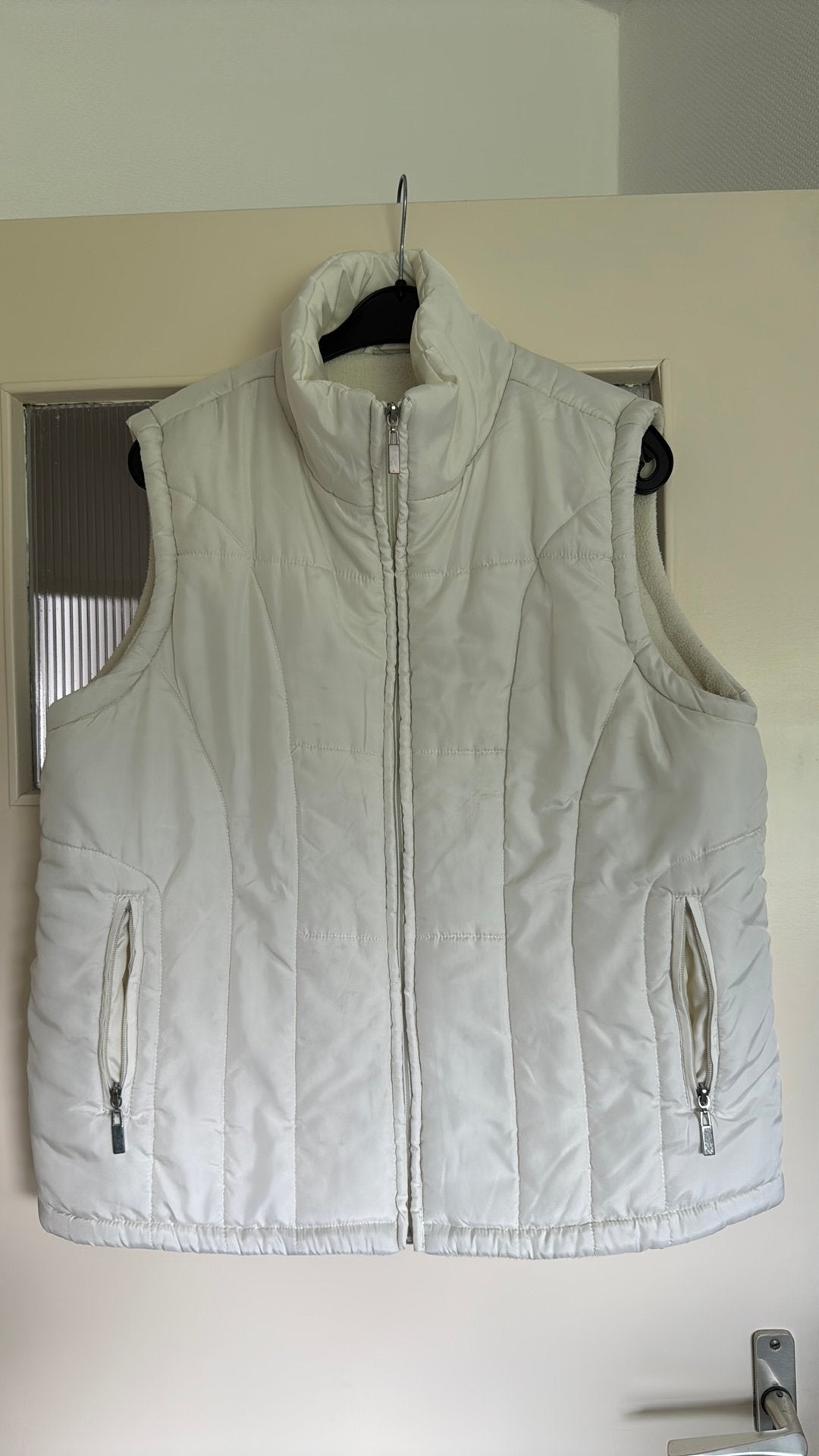 Mooie nette bodywarme wit/creme gevoerd met teddy stof maat, Kleding | Dames, Bodywarmers, Ophalen of Verzenden, Zo goed als nieuw
