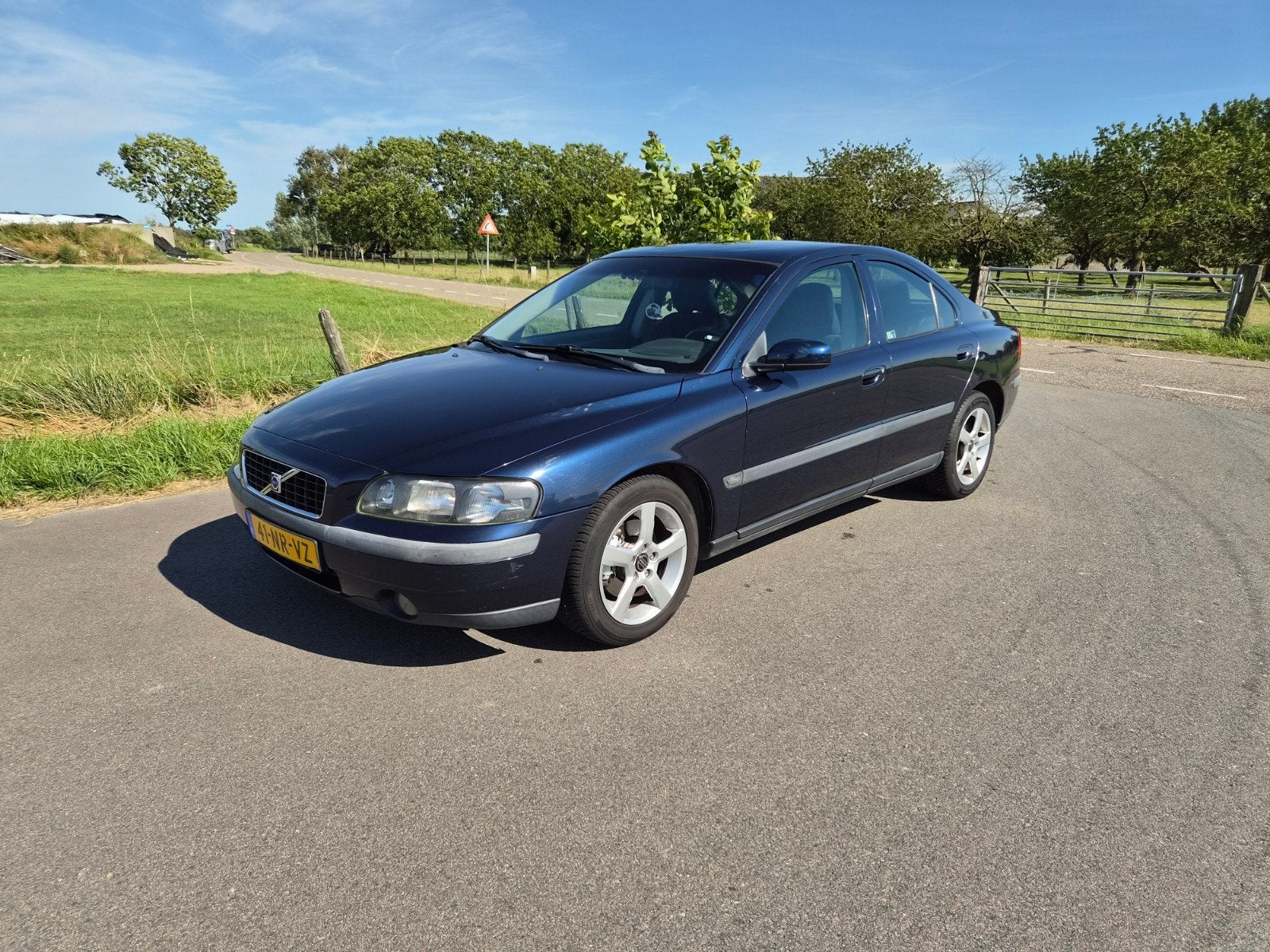 Volvo S60 2.4 170PK 2004 Blauw, Auto's, Voorwielaandrijving, 1442 kg, Zwart, Blauw