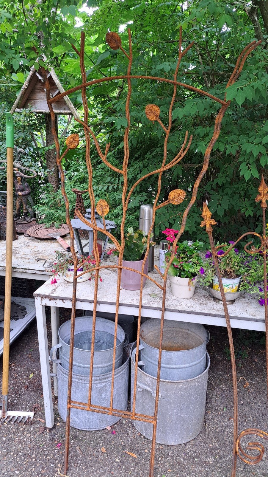 Metalen plantenklimrek met roestlook, Ophalen, Zo goed als nieuw