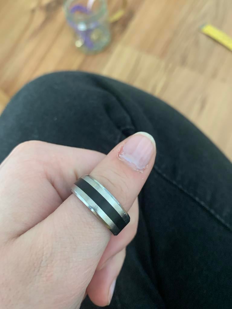 Zilveren ring met zwarte band - Lucardi mannen collectie, Sieraden, Tassen en Uiterlijk, Ringen, Zo goed als nieuw, Heer, 18 tot 19
