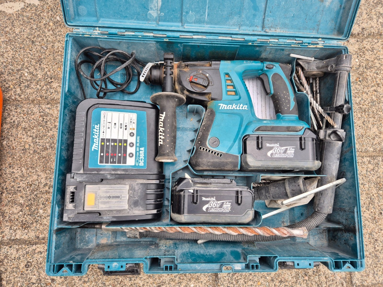 Makita combihamer BHR261RDE - Compleet en werkend, Ophalen, Boor- en/of Breekhamer, Klopboormechanisme, Gebruikt