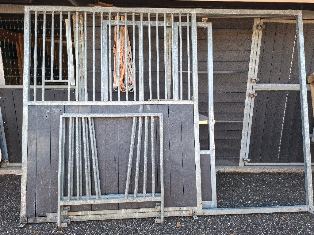 Paardebox schuifdeur, Stalling