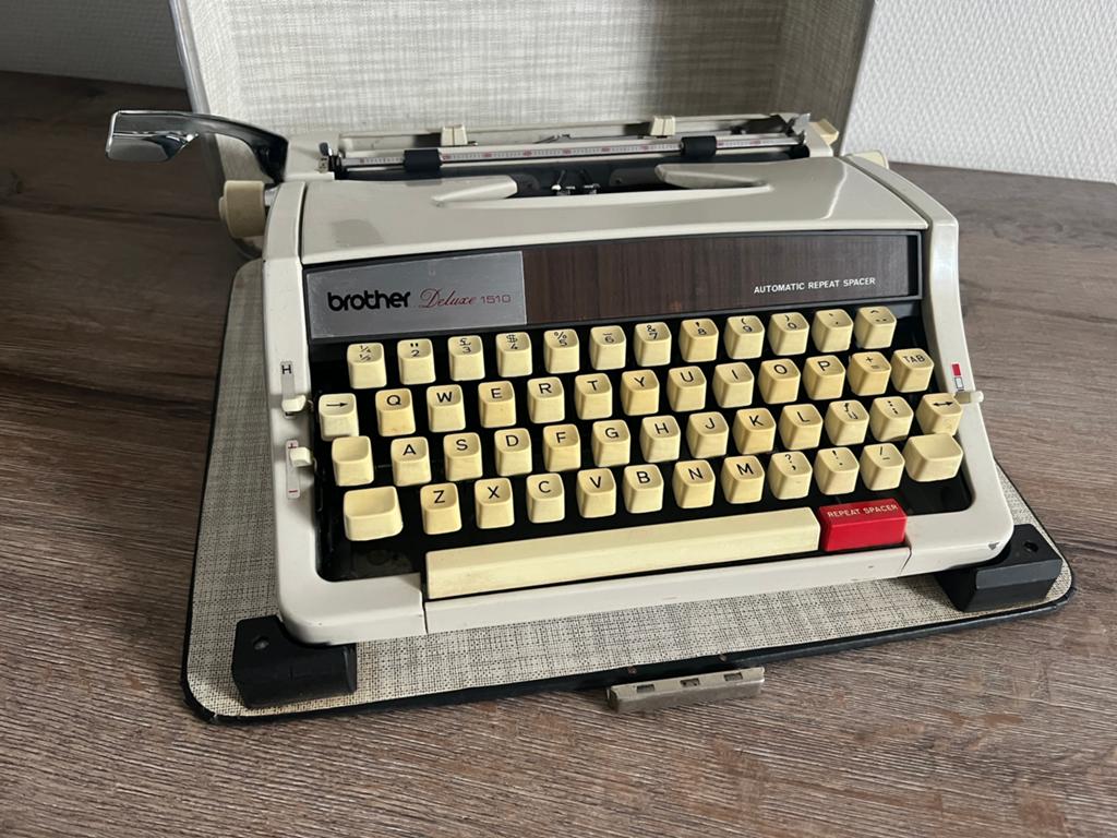 Brother Deluxe 1510 met automatic repeat spacer, Diversen, Typemachines, Verzenden, Gebruikt