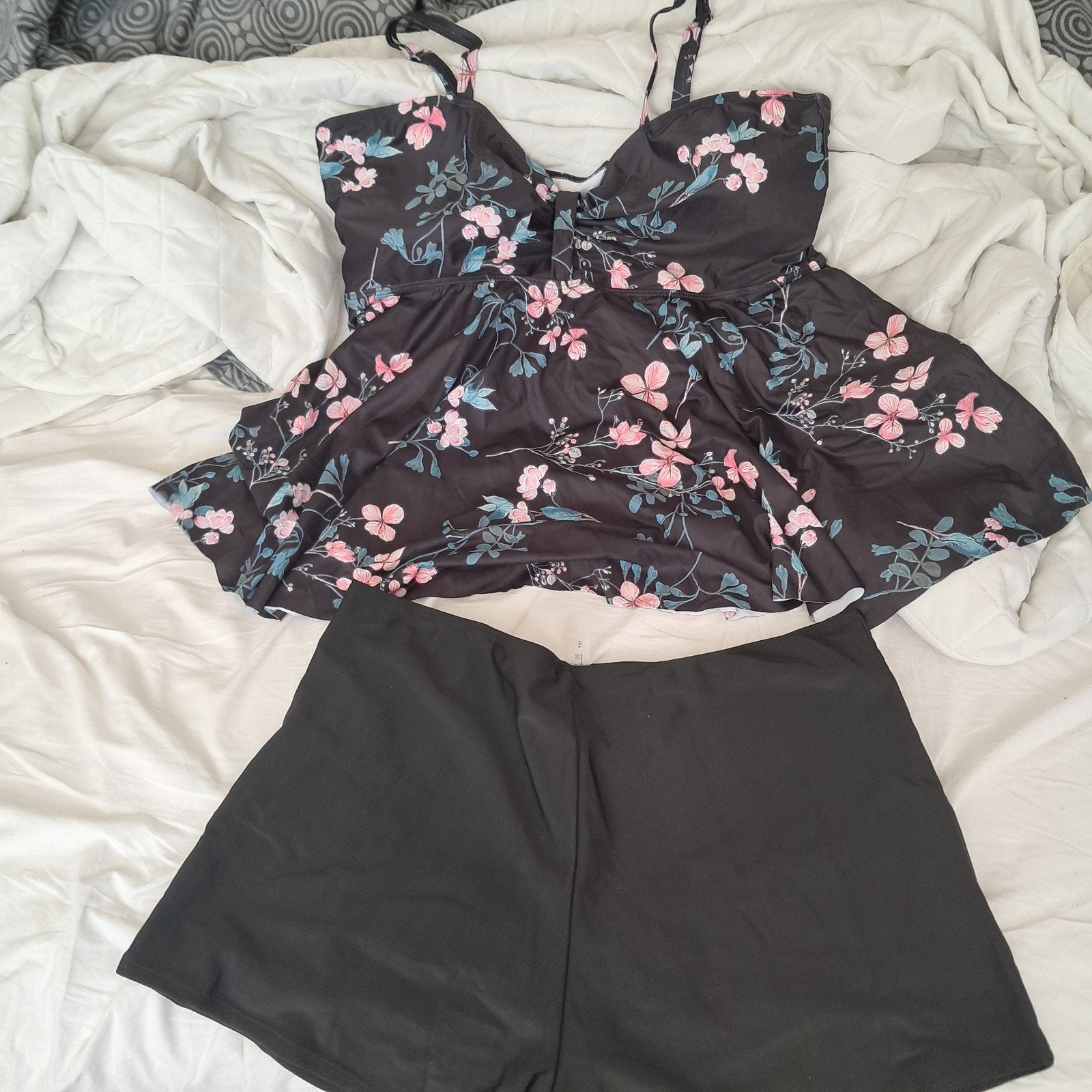 Zwarte tankini met bloemenprint en zwemshort, Kleding | Dames, Overige typen, Zwart, Nieuw, Ophalen of Verzenden