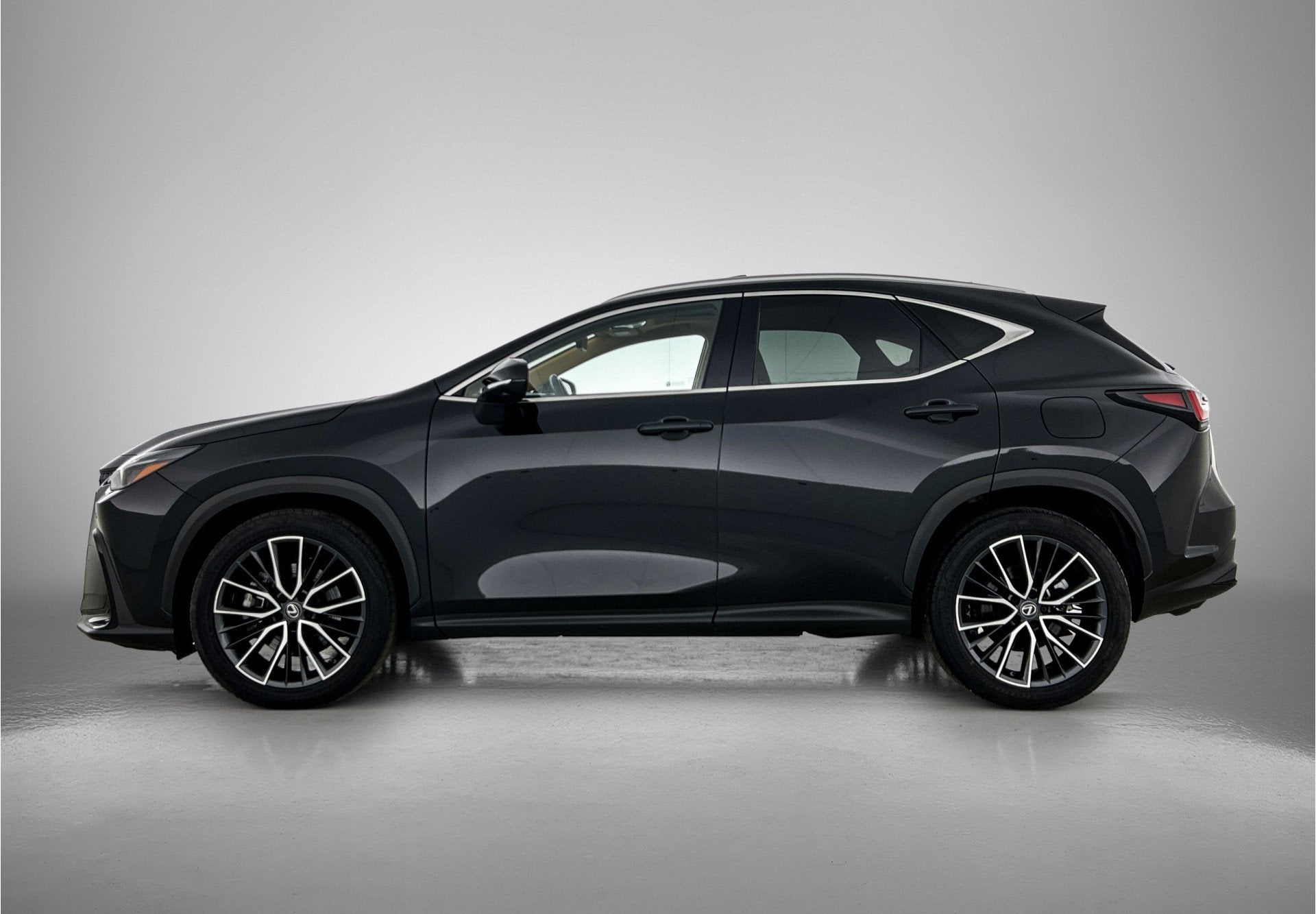 Lexus NX 450h+ AWD Launch Edition | Schuifdak | Winterpakket, Auto's, Lexus, Automaat, Gebruikt, 4 cilinders, Zwart