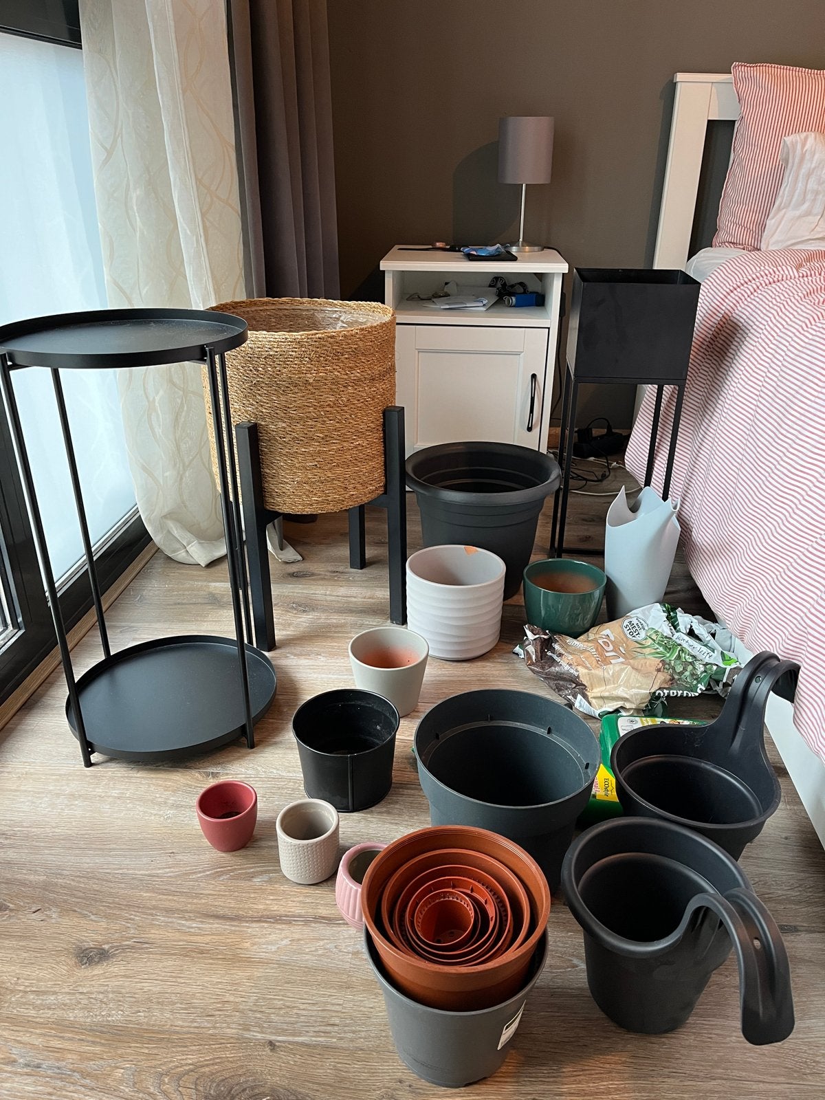 Diverse bloempotten en plantenbenodigdheden, Ophalen, Kunststof, Gebruikt, Rond