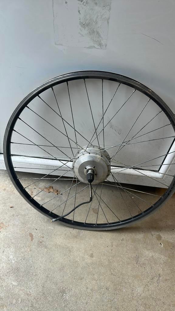 28 inch Voorwiel motor Batavus of Sparta, Fietsen en Brommers, Fietsonderdelen, Ophalen of Verzenden, Zo goed als nieuw, Motor