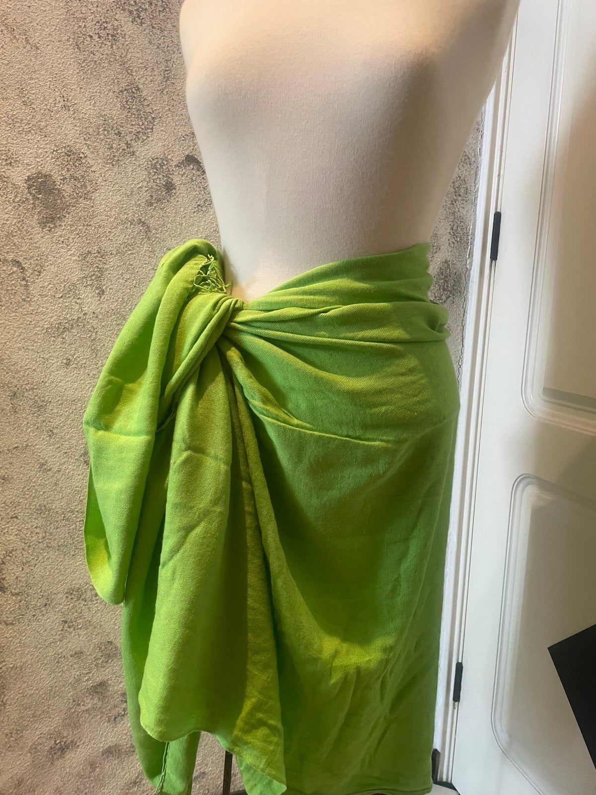 Grote appelgroene sjaal/pareo/omslagdoek, Ophalen of Verzenden, Zo goed als nieuw, Maat 46/48 (XL) of groter, Sjaal
