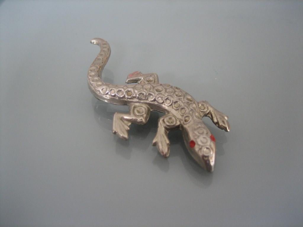 Vintage Hagedis Broche Zilverkleurig met Rode Oogjes, Sieraden, Tassen en Uiterlijk, Broches, Verzenden, Gebruikt, Zilver, Overige materialen