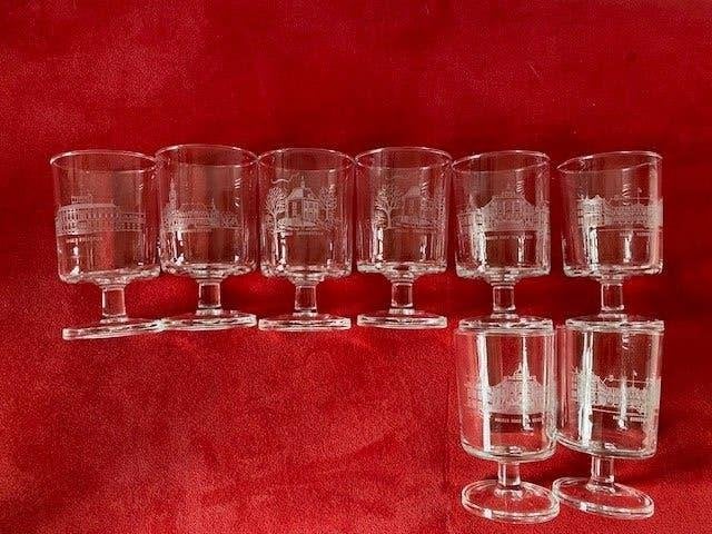Set van 8 vintage glazen met gravures paleizen in NL, Ophalen of Verzenden, Zo goed als nieuw, Nederland, Servies