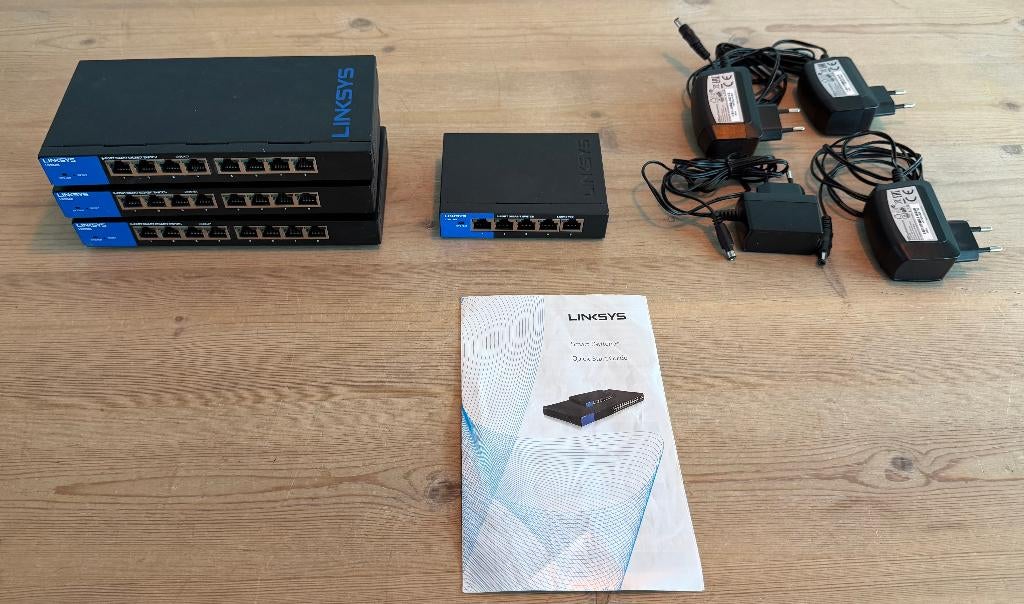 Linksys Gigabit Netwerk Switches 1 X 5 poorts 3 X 8 poorts, Verzenden, Zo goed als nieuw