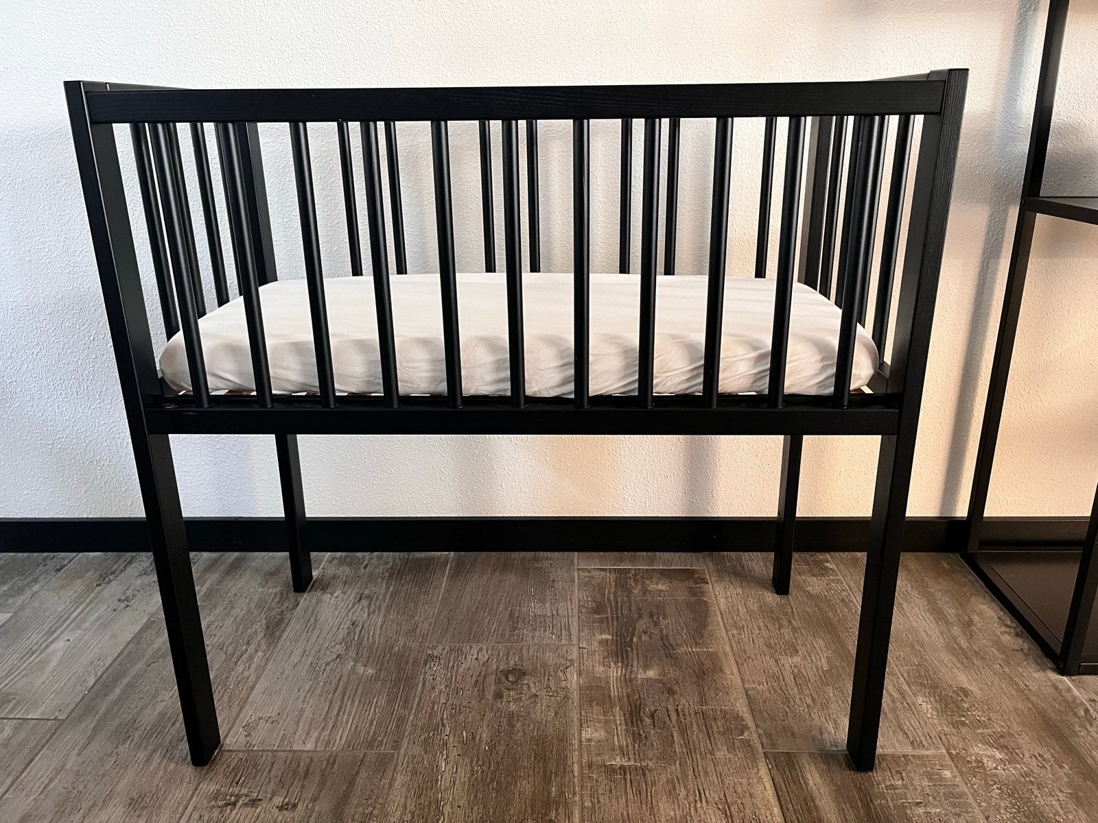 Zwart houten wiegje / cosleeper met matras en hoeslaken, Ophalen, Gebruikt, Wieg