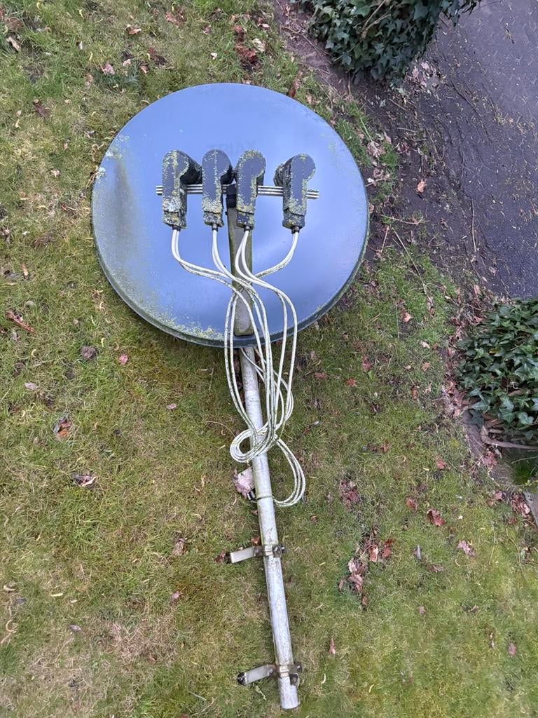 Triax Satellietschotel 90 cm – Compleet met LNB’s en Mast, Ophalen, Gebruikt, (Schotel)antenne, Overige merken
