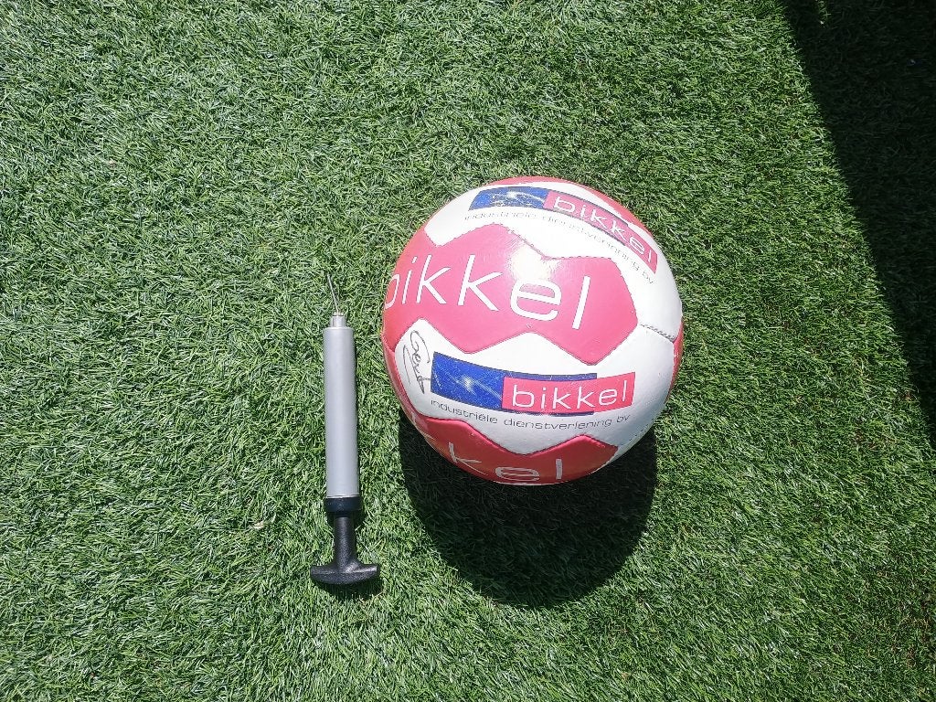 bal met pomp en vangbalset, Ophalen of Verzenden, Gebruikt